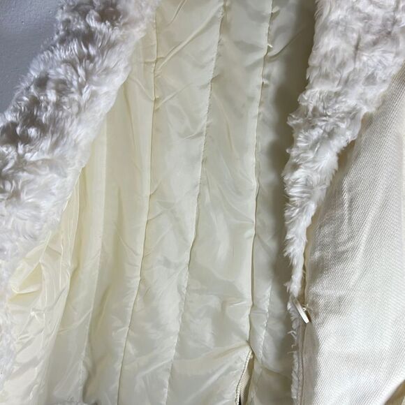 DKNY Jeans Sleeveless Faux Fur Vest w/ Belt. Off White. Size Large. - Picture 7 of 11